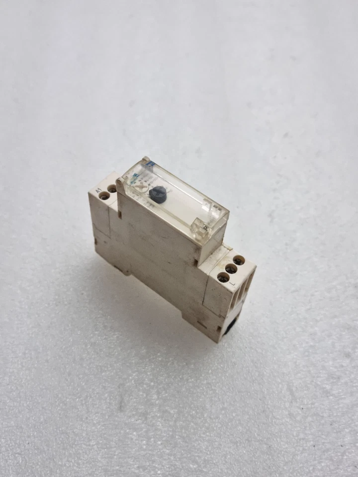 Schneider Telemecanique RE11LAMW Time Relay 0.1s-100h RE11LAMW